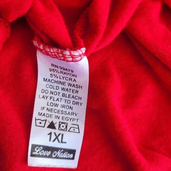 Love Nation Cold Shoulder Top in Red With Shark Bite Bottom. Size 1XL - Picture 5 of 5